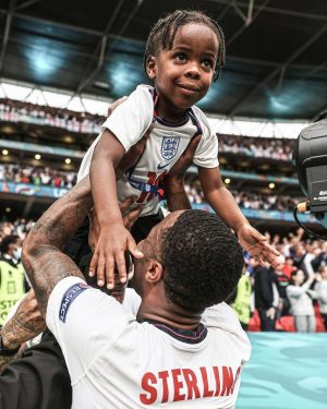 Raheem Sterling Instagram - Ten years ago on this very day, I made my debut for @england; something I’d dreamed about since I was a boy staring up at those Wembley arches from my back garden. Every muddy Sunday League match and gruelling training exercise led me to that moment, where I could stand up and proudly represent the Three Lions. 

Now here I am, ten years later, wearing number 10, heading into my third World Cup with the next generation of legends, and now it’s me holding the most caps...🤯 reality really can be crazier than dreams. 

The thing that stands out the most is our twelfth man: the fans. By our side with the energy and voice to lift us through every moment and power us up for every duel. I cannot wait to hit that stage again in an @england shirt 🏴󠁧󠁢󠁥󠁮󠁧󠁿🦁🦁🦁

Thank you everyone. Let’s go!!!!!!!