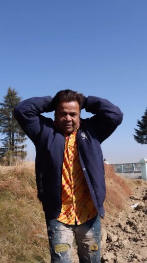 Rajpal Yadav Instagram - Thand mein yaar Nahana bahut mushkil kaam lagta hain 🥶🥶

#rajpalyadav #funny #instagood #instareels #instareels