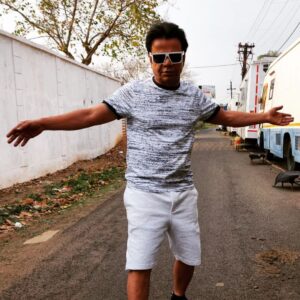 Rajpal Yadav Instagram - Captions aap hi bata do … jo sabse acha laga, pin karoonga … 😉