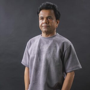 Rajpal Yadav Instagram - “If you don’t believe in yourself, who will ?”

Stylist: @purvabansal5 
Outfit: @hophead.apparel 
Team: @greenlight__media