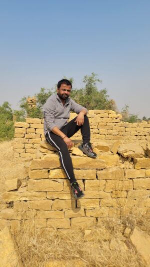 Rajpal Yadav Instagram - Something to think about … 

#vanityvichaar #rajpaat #rajpalyadav #instagram #instagood #rajasthan #shootdiaries