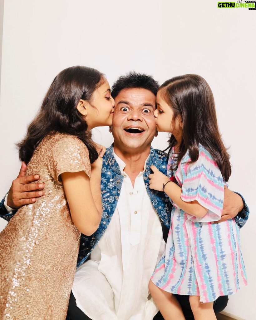 Rajpal Naurang Yadav Instagram - Happy daughters day to you 3 beautiful girls, Moni, Honey and Rehu who have made me the father I am today! Lots of love to you all ! Thank you for teaching me about a kind of love that can not be explained, only experienced! ❤️ Stylist- @stylebyshrey Photographer - @_rohitchoudharyphotography Makeup & Hair - @contour_by_bhavikagala Outfit - @dlabel Location - @theresortmumbai Team - @greenlight__media #rajpalyadav #happydaughtersday #daughterlove #fatherdaughter
