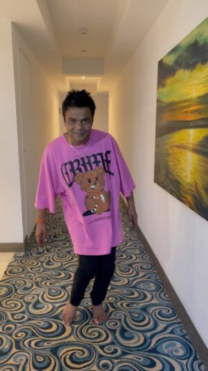 Rajpal Yadav Instagram - 😎😎 

Stylist- @stylebyshrey
Outfit 2 - @dlabel x @godiseliteshirts 
Makeup & Hair -  @contour_by_bhavikagala 
Location - @theresortmumbai 
Team - @greenlight__media

#rajpalyadav #instareels #instagood #instagram #reelsindia #transitionreels