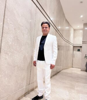 Rajpal Yadav Instagram - From last night in my favourite white! 

Styled by: @arjunkumar_offical
Outfit by: @manishkumar330_

#rajpalyadav #nightout