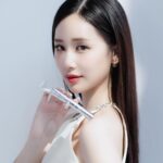 Ramida Jiranorraphat Instagram - ไอเท้มพี่จิซู จาก Dior Beauty, Capture Totale Hyalushot ช่วยตอบโจทย์ปัญหาริ้วรอยเล็กๆอย่างเราได้อย่างตรงจุดเลย เมื่อใช้อย่างต่อเนื่อง ผิวดูนุ่มแน่นขึ้นด้วยค่ะ 🤍จองมาร่วมงานเปิดตัว Dior Capture Totale Hyalushot ในวันที่ 13-14 มกราคมนี้ ที่ Line official @DiorThailand http://on.dior.com/linethp080124 สถานที่จัดงาน: Kronos Office Building- อาคารโครนอส ชั้น 27 ถนนสาทร #DiorHyalushot #DiorCaptureTotale #DiorBeauty @DiorBeauty