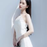 Ramida Jiranorraphat Instagram - ไอเท้มพี่จิซู จาก Dior Beauty, Capture Totale Hyalushot ช่วยตอบโจทย์ปัญหาริ้วรอยเล็กๆอย่างเราได้อย่างตรงจุดเลย เมื่อใช้อย่างต่อเนื่อง ผิวดูนุ่มแน่นขึ้นด้วยค่ะ 🤍จองมาร่วมงานเปิดตัว Dior Capture Totale Hyalushot ในวันที่ 13-14 มกราคมนี้ ที่ Line official @DiorThailand http://on.dior.com/linethp080124 สถานที่จัดงาน: Kronos Office Building- อาคารโครนอส ชั้น 27 ถนนสาทร #DiorHyalushot #DiorCaptureTotale #DiorBeauty @DiorBeauty