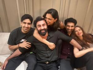 Ranbir Kapoor Instagram - Team #YJHD Last Night📸🔥 #10yearsofyehjaawanihaideewani #Ranbirkapoor #AyanMukerji #deepikapadukone #kalkikoechlin #adityaroykapoor