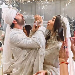 Ranbir Kapoor Instagram - It's been a year already 😍 Here's wishing Alia bhatt and Ranbir Kapoor a Very Happy wedding anniversary 💍🥂❣️ #AliaBhatt #RanbirKapoor