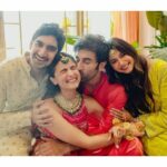 Ranbir Kapoor Instagram - Literally cannot get over these cute pictures of #RanbirKapoor and #AliaBhatt ☀️