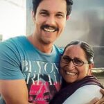 Randeep Hooda Instagram - Year after year, the rakhis change but the love and care stays the same! @anjalihoodamd , thank you for the affection and guidance you give me! मेरी प्यारी दलबीर कौर जी, आप हमारे बीच नहीं हैं पर आपकी राखी से जुडा स्नेह हमेशा मेरे साथ रहेगा। आपने मुझमे जितनी अच्छाइयां देखी उम्मीद है में उन पर खरा उतर पाऊंगा। आपका रणदीप #HappyRakhshaBandhan #RakshaBandhan #sisterlove #sisters