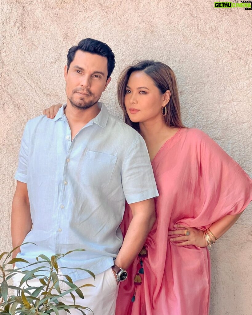 Randeep Hooda Instagram - Love is all shades of blues and hues 💕💐💐 #HappyValentinesDay