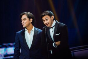 Rangga Azof Instagram - .kenal awal karir bgt .. iklan bareng 2012/2013
.ketemu lagi tahun 2018 di anak langit sbg lawan main
.sekarang satu panggung utk bacain nominasi sctv awards 2019
.dan sekarang mau nikah sama @felicyangelista_  yg dulu gw jg ikt andil comblangin mereka bareng @mutiafebrita dan @jsherlooc .sukses dan lancar trus to buat karir dan kehidupan -terharu ga to 😂