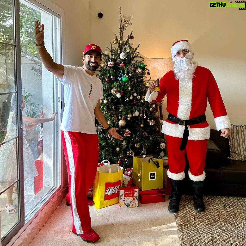 Rannvijay Singha Instagram - All I need for Christmas is this! To be with family and friends and celebrate life is a blessing and we don’t take it for granted. Very grateful. Wishing all of you and your family and friends happy holidays!🙏🏼 #satnamwaheguruੴ