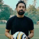 Rannvijay Singha Instagram - The #ClubWC fever is at its peak 📈 @rannvijaysingha is ready! What about you? 🤩⚽ Join him and watch all the action at 11:30 PM, LIVE on EurosportIndia 📺 #EurosportIndia #Football #HomeOfTheClubChampions #ChampionsKaGhar