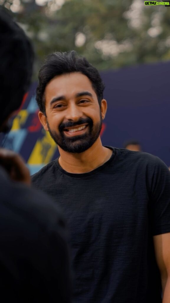 Rannvijay Singha Instagram - A journey that started out with Ghost Ryderz in ‘07 has come full circle. So happy that the OG Thrill Machine @mypulsarofficial is legitimising and recognising stunt athletes in India through #PulsarMania Takes me back to when I was one of the few in the scene and looking out for the day this sport would not be seen as a ‘nuisance’ but as ‘mastery’ over your instincts, control and most importantly - the machine! I’ve made a vow that I’m going to be ready for the next season myself but will need a few sessions with the Ghost Ryderz before that 😉
