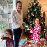 Rannvijay Singha Instagram - All I need for Christmas is this! To be with family and friends and celebrate life is a blessing and we don’t take it for granted. Very grateful. Wishing all of you and your family and friends happy holidays!🙏🏼 #satnamwaheguruੴ