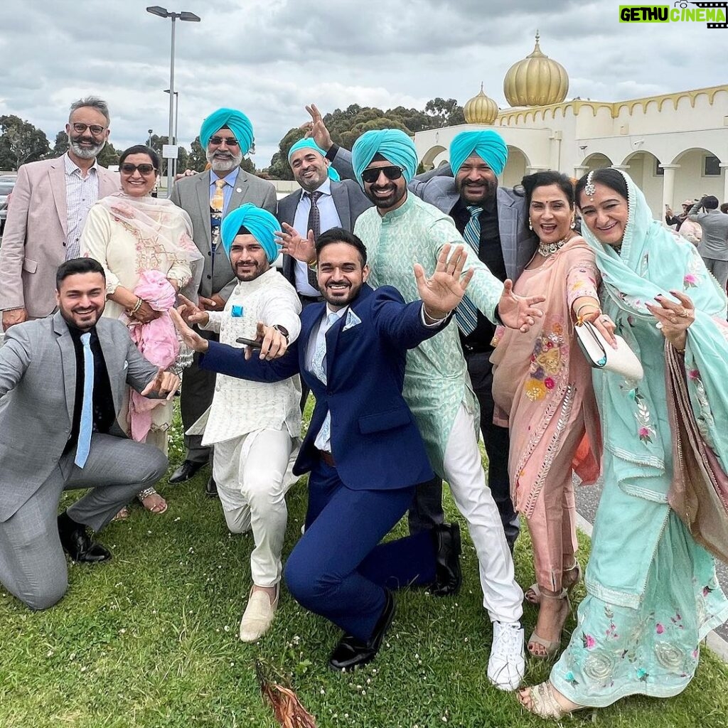 Rannvijay Singha Instagram - Congratulations @jazzyg_97 and @sahil.g.23 , you guys looked soooo good as the bride & groom! So happy that most of the family was here for this amazing ceremony in the Gurudwara. #satnamwaheguruੴ 🙏🏼