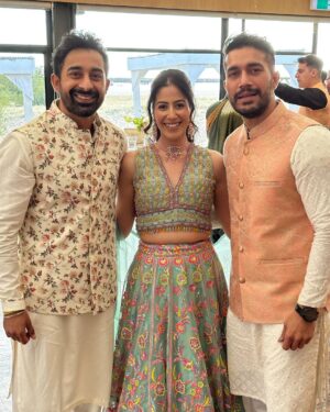 Rannvijay Singha Instagram - Our sista is getting married!! @jazzyg_97 we love you! @sahil.g.23 welcome to the fam! #siblings #cousins