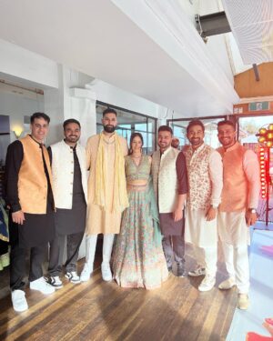 Rannvijay Singha Instagram - Our sista is getting married!! @jazzyg_97 we love you! @sahil.g.23 welcome to the fam! #siblings #cousins