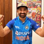 Rannvijay Singha Instagram - Come on team India! Runs are on the board now let’s defend it! Singha household in full Josh and gear! #worldcup