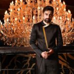 Rannvijay Singha Instagram - 🪔 ✨🖤🙏🏼 #satnamwaheguruੴ 🌑