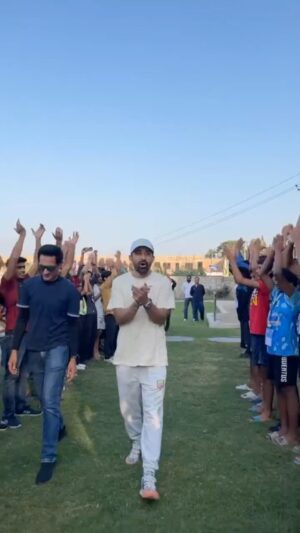 Rannvijay Singha Instagram - #family #satnamwaheguruੴ 🙏🏼🌑