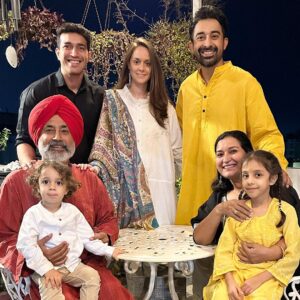 Rannvijay Singha Instagram - #satnamwaheguruੴ 🙏🏼🌑 #family