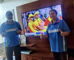 Rannvijay Singha Instagram - Come on team India! 
Runs are on the board now let’s defend it! 
Singha household in full Josh and gear!
#worldcup