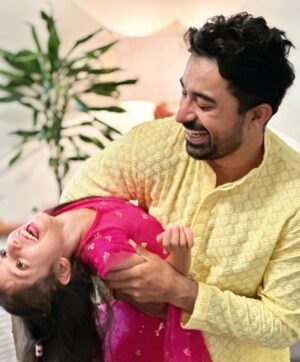 Rannvijay Singha Instagram - #Incollaboration with @firstcryindia 
This Diwali, let the festivities begin with a dash of style and a sprinkle of joy! Wishing you all a sparkling and Happy Diwali. Every Diwali my daughter is after me "What will I wear this time", deciding between her zillion shades of colors, and dresses!! So when it comes to dressing up my little one, @firstcryindia is my top choice. They've got a massive collection of ethnic wear and a world of fun toys! 🌟 

The twinkle in her eyes as she adorns ethnic wear is the greatest reward for a father's love and care. Use my code RANNVIJAYDW50 for an amazing 50% off on Fashion and 45% off on everything else. Like me Make your and your cherished one's Diwali even more special with the brightest, most colorful festive wear.🪔

 #firstcrywalidiwali23 #firstcrywaliDiwali #firstcryindia #firstcry #FussNowAtFirstcry #firstcryfashion #kidsfashion