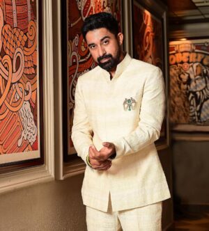 Rannvijay Singha Instagram - So proud of you @arjandugal , you are just killin it!
Wearing ur creations makes one feel special and I can feel the love you put into each piece.
Hope to catch up with you soon!
@dapper.menswear