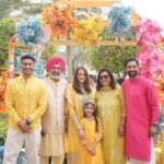 Rannvijay Singha Instagram - What an amazing and fun #mehndi ! @lego_nimay @vaishnavinimay you guys are ❤️. As Indians we are so blessed to have so many cultures, traditions and celebrations! Weddings are one of the best places to see two families, two religions, two cultures and two people become one and celebrate it! For every person on the planet attending an Indian wedding is a must! #greatindianweddings @vaishnavinimay #satnamwaheguru 🙏🏼🌑