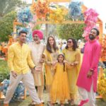 Rannvijay Singha Instagram - #family #blessed #grateful @vaishnavinimay wedding. 📸- @harishyogi_ #satnamwaheguru 🙏🏼🌑 Bahrain