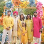 Rannvijay Singha Instagram - #family #blessed #grateful @vaishnavinimay wedding. 📸- @harishyogi_ #satnamwaheguru 🙏🏼🌑 Bahrain