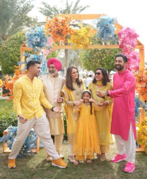 Rannvijay Singha Instagram - #family #blessed #grateful 
@vaishnavinimay wedding.
📸- @harishyogi_ 
#satnamwaheguru 🙏🏼🌑