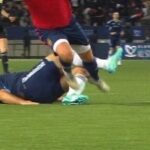 Raphaël Carlier Instagram - On l’a fait. Y’avait ma femme et mes fils et mes potes et 20.000 personnes dans le stade et 1 million sur Twitch et surtout les souvenirs et l’amour du foot depuis tout petit : tout a été célébré en cette incroyable journée. Merci @aminematue pour le vocal y a quelques semaines, merci infiniment. C’était un privilège pour moi ce projet. Un honneur. Merci tout le monde pour la force et quelle équipe bon sang !!! 📸 : @chloeramdani