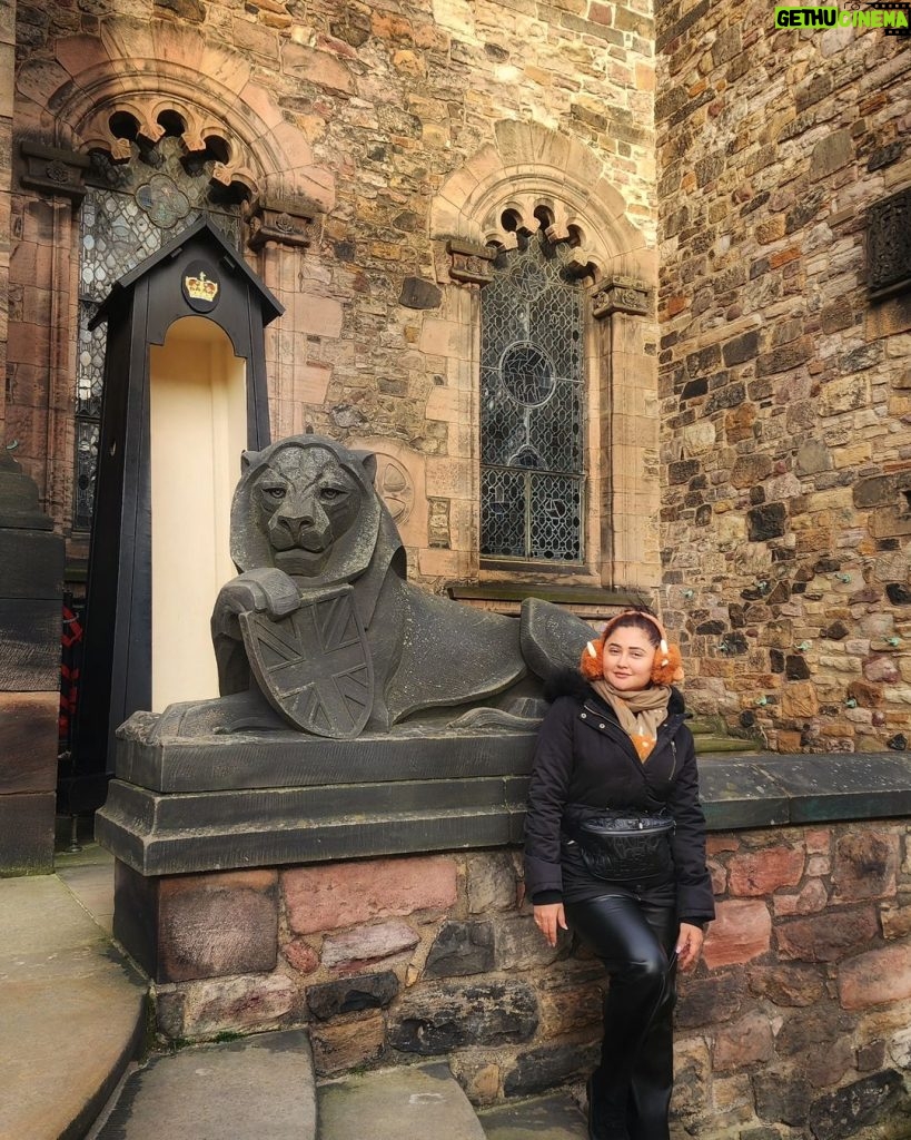 Rashami Desai Instagram - Life has so much to give u, learn to accept it... This time I've seen miraculous changes in the history of Edinburgh ❤️ . . Thank you my little doll @bhaktiivaidya . . #rashamidesai #rashamians #Edinburgh #got #architecture #history #miraculous #magnificent #love #whatelseispossible #whatmoreispossible #rythmicrashami💃 #immagical✨🧞‍♀️🦄