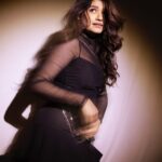 Rasika Sunil Instagram - Dark 🖤 @mirrorcraftbynamit @nikita_kumavat_makeovers