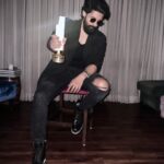 Ravi Dubey Instagram - Met some incredible people at an incredible evening came back home with a pat on the back 𝙎𝙘𝙧𝙚𝙚𝙣 𝙓𝙓 𝘼𝙬𝙖𝙧𝙙 𝙁𝙤𝙧 𝐓𝐑𝐀𝐈𝐋 𝐁𝐋𝐀𝐙𝐈𝐍𝐆 𝐀𝐂𝐓𝐎𝐑 𝐎𝐅 𝐓𝐇𝐄 𝐘𝐄𝐀𝐑 @adgully @screenx_global @zee5 #matsyakaand