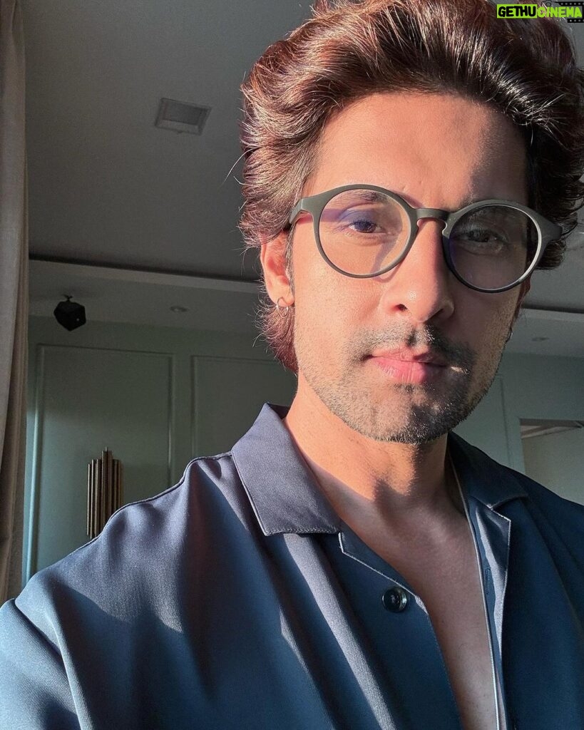 Ravi Dubey Instagram - They just call it ‘selfie’ cos ‘Narcissistic’ is hard to spell