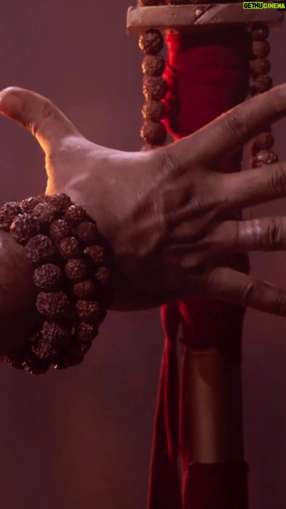 Ravi Kishan Instagram - धर्म को प्रेम, अधर्म को मृत्यु। साक्षी बनिए, शिव तांडव के.. 🙏 Mahadev Ka Gorakhpur Trailer Welcome to the World of Warriors of Lord Shiva 🔱🔱🔱 @ravikishann @director_rajeshmohanan  @jungleemusicsouth @timesmusicbhojpuri @tanzie_creation @ravikishanproductions #mahadevkagorakhpur #mahakal #Shiva #trailer #bhojpuri #hindi