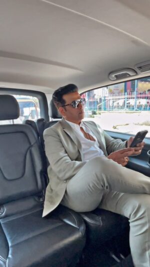 Ravi Kishan Instagram - Maamla Legal Hai 💯

@yoyohoneysingh @itsvijayvarma @sanjaykapoor2500 @aslisona @faroutakhtar @shibaniakhtar @kritisanon @netflix_in 

#nextonnetflixindia #maamlalegalhai #netflix #explore #ravikishan