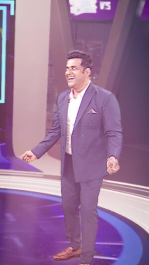 Ravi Kishan Instagram - Call the fire station, Ravi Kishan is setting the studio on 🔥 with those moves 🤩

Watch him in action with #IPLonJioCinema in Bhojpuri 🫶

#TATAIPL #JioCinemaSports