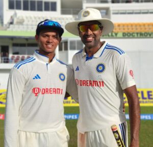 Ravichandran Ashwin Instagram - With the MOM on debut.👏👏 congrats @yashasvijaiswal28 #dominica #indvswi