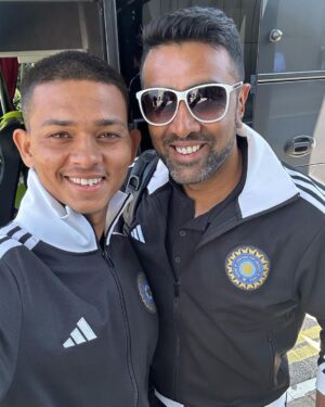 Ravichandran Ashwin Instagram - Chinni paiyan ( small boy ) is here. 🤩🤩 @yashasvijaiswal28