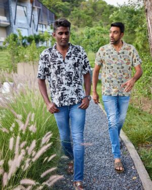 Ravichandran Ashwin Instagram - #hallabolkonjamnallabol walking out of the #ipl2023 and planning to watch the match in Chennai. 😂😂 @atrajamaniprabhu