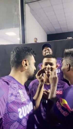 Ravichandran Ashwin Instagram - 'ENNI CHINNI PAYYAN, ENI SUPPORT PANUNGAA'

Yashasvi Jaiswal Speaks Thamizh in today's episode of #HallaBolKonjamNallaBol, apdiye Dhilla Bol! 😂