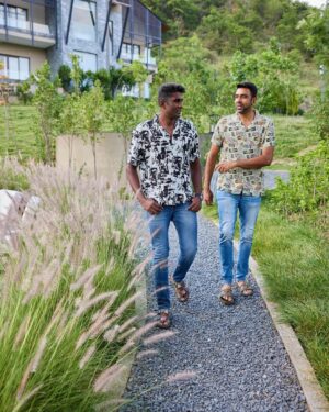 Ravichandran Ashwin Instagram - #hallabolkonjamnallabol walking out of the #ipl2023 and planning to watch the match in Chennai. 😂😂 @atrajamaniprabhu