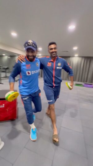 Ravichandran Ashwin Instagram - And the #Oscar goes to… 😂

Video credits to the one and only @imsohamdesai from my Vaathi coming reel fame.😂😂🤣