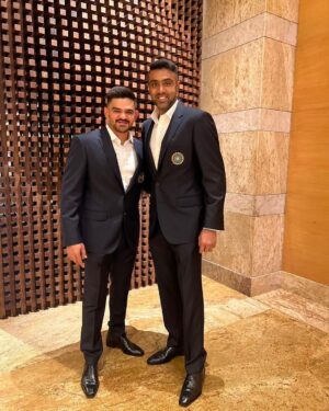 Ravichandran Ashwin Instagram - Australia 🇦🇺 calling ! #t20worldcup @imsohamdesai
Wedding photography credits: @hariprasadmohan 😂😂
