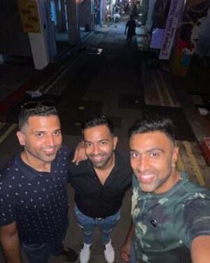 Ravichandran Ashwin Instagram - Sign off Singapore👋👋👋. 😎😎😎 @venk87 @vivyeeeee